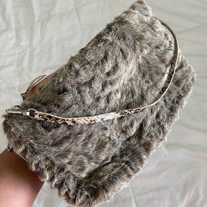 la maison de la fausse fourrure, furry clutch